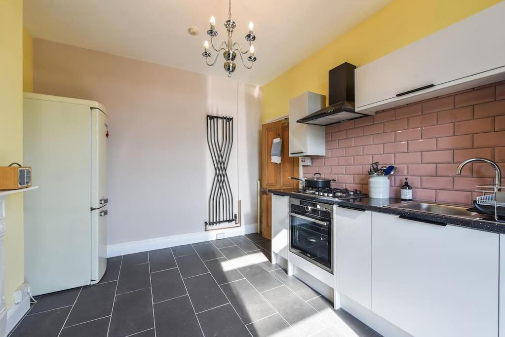 Traditional 3-Bed Property In Pontcanna With Parking 卡迪夫 外观 照片