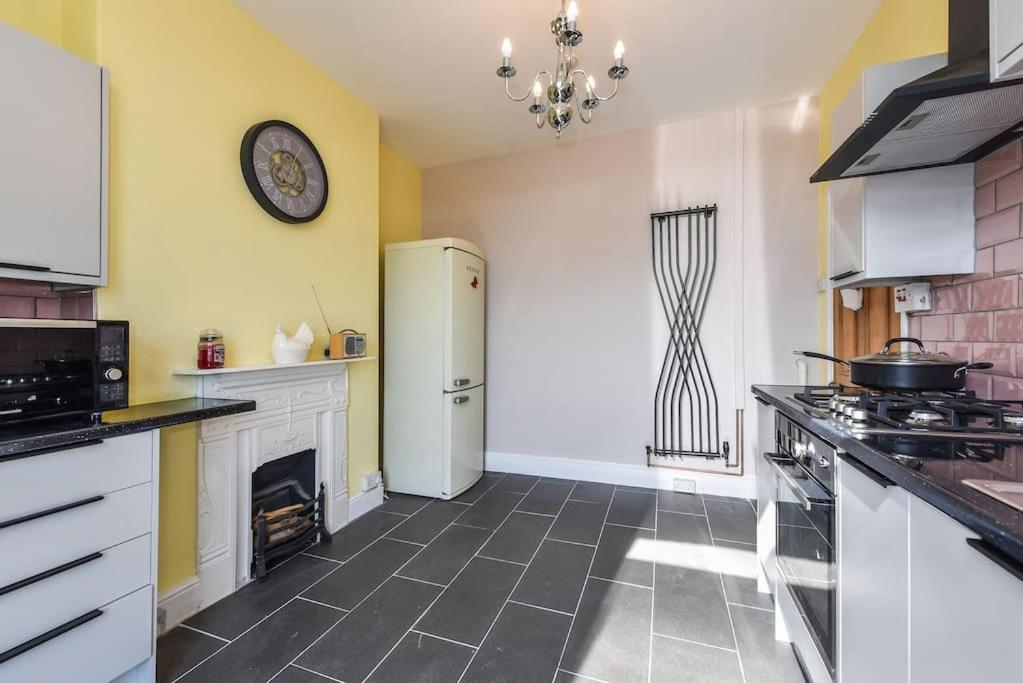 Traditional 3-Bed Property In Pontcanna With Parking 卡迪夫 外观 照片